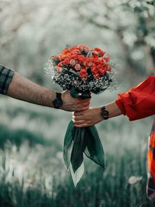 Preview wallpaper love, hands, bouquet, roses, flowers