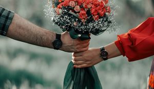 Preview wallpaper love, hands, bouquet, roses, flowers