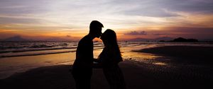 Preview wallpaper love, silhouette, kiss, sunset