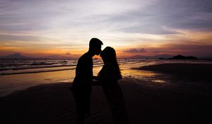 Preview wallpaper love, silhouette, kiss, sunset