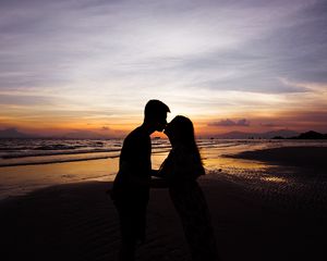 Preview wallpaper love, silhouette, kiss, sunset