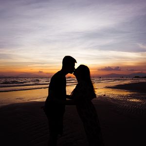 Preview wallpaper love, silhouette, kiss, sunset
