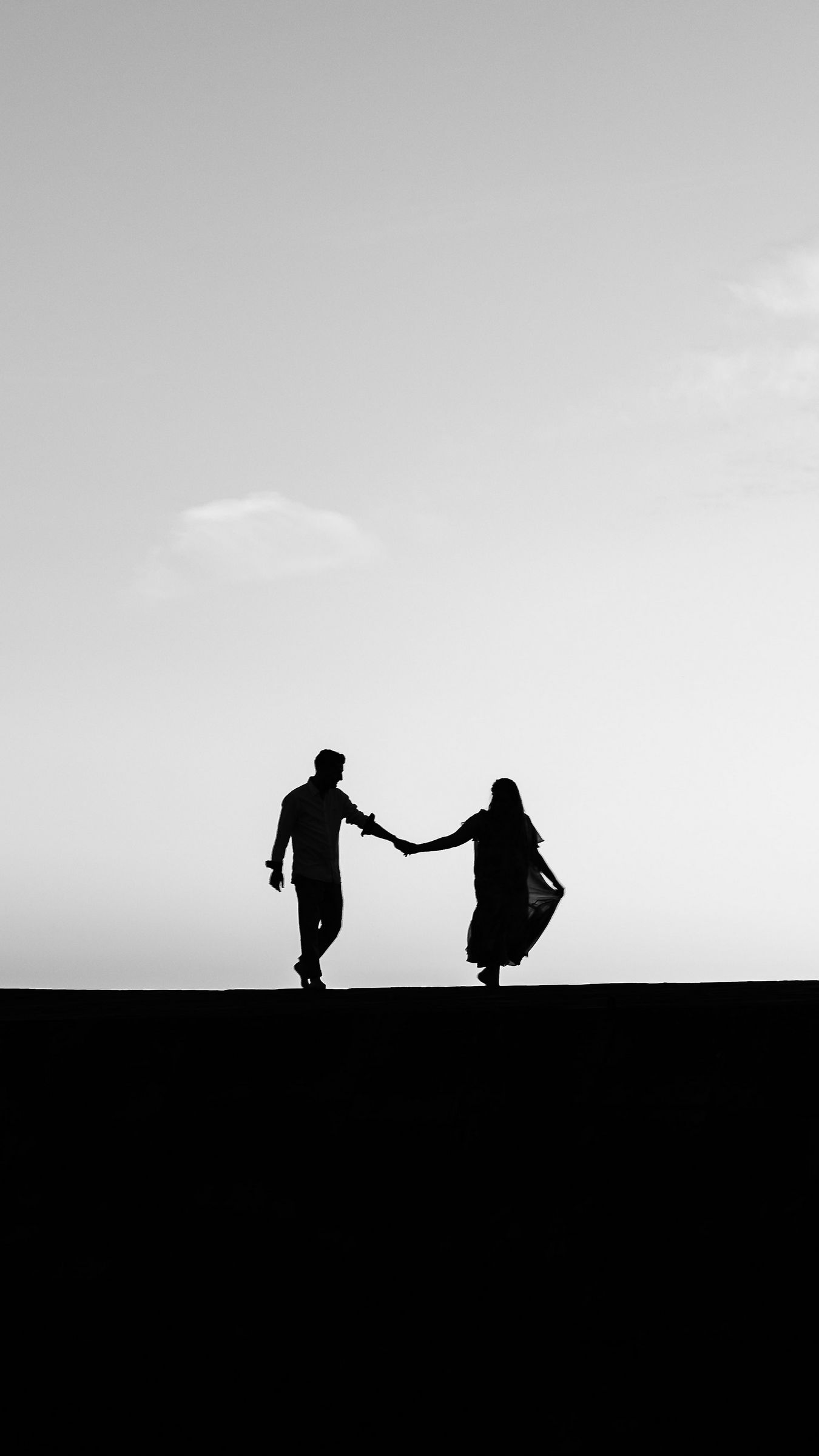 Download wallpaper 1350x2400 love, silhouette, lovers, horizon, bw ...