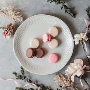 Preview wallpaper macarons, cookies, dessert, plate, flowers