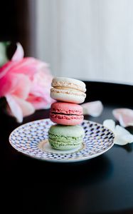 Preview wallpaper macarons, cookies, dessert, plate, colorful