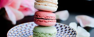 Preview wallpaper macarons, cookies, dessert, plate, colorful