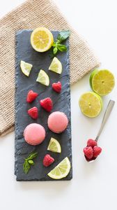 Preview wallpaper macaroon, raspberry, lime, dessert