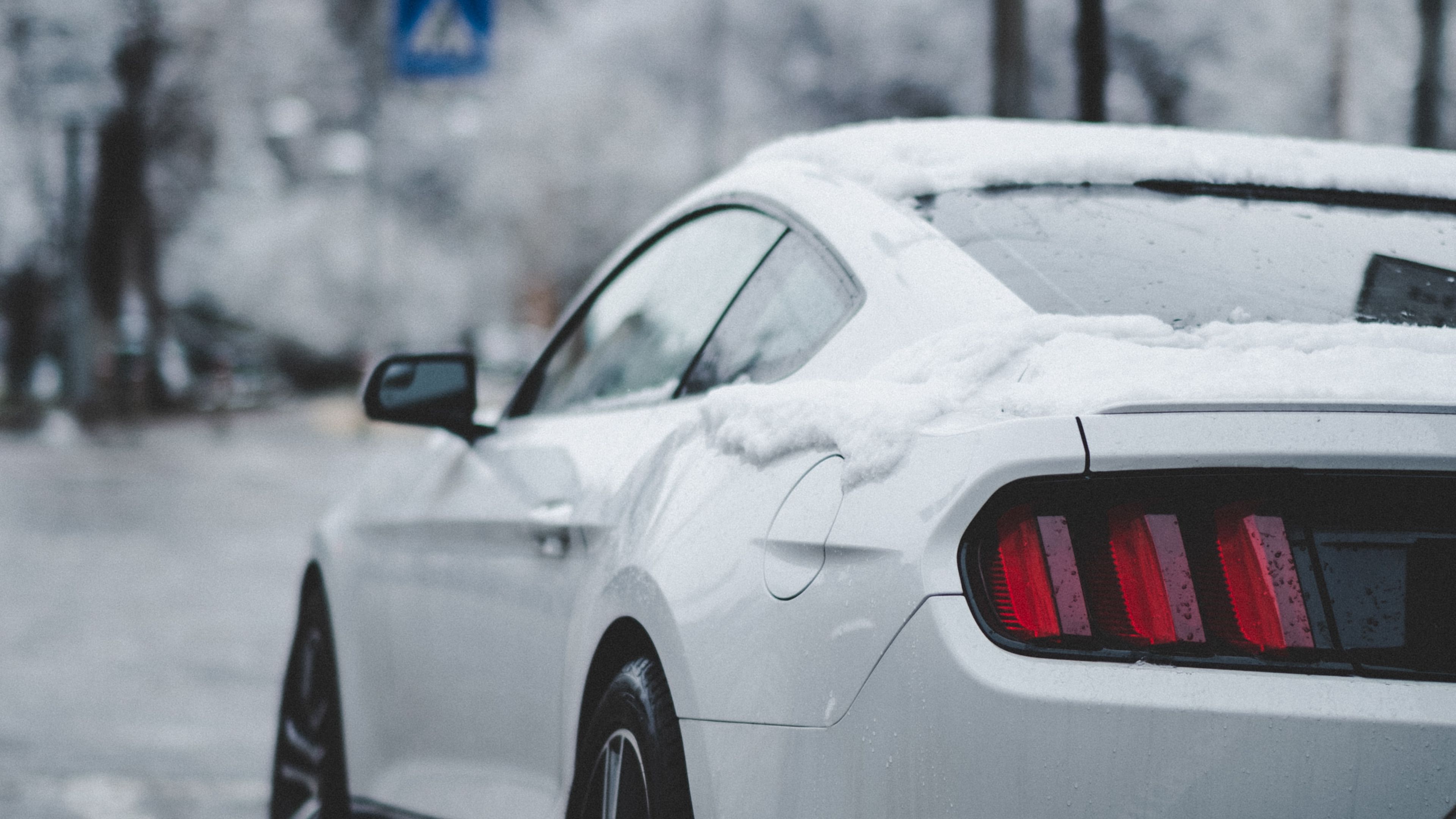 3840x2160 Wallpaper machine, rear view, white, lights