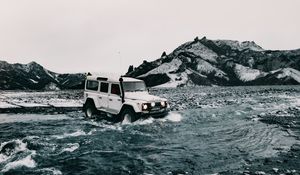 Preview wallpaper machine, suv, water, rocks