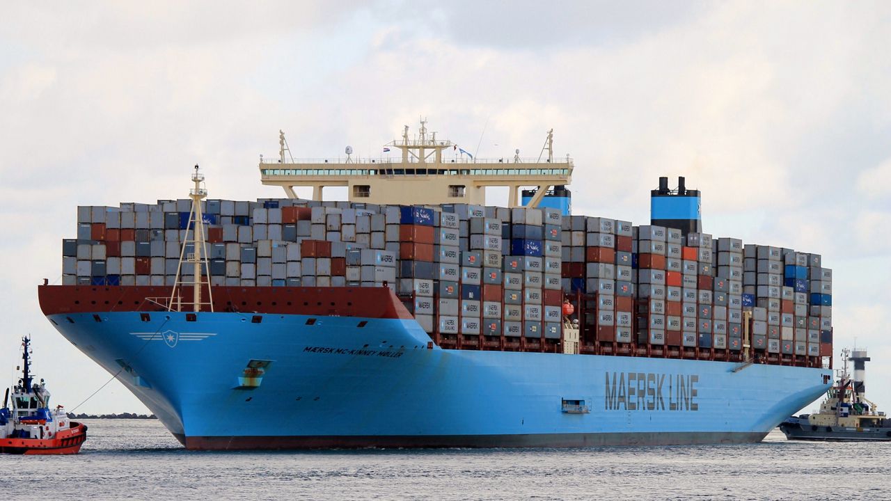 Wallpaper maersk mc-kinney moller, largest container ship, daewoo shipbuilding and marine engineering