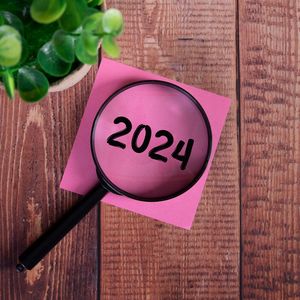 Preview wallpaper magnifying glass, 2024, numbers, new year, wood