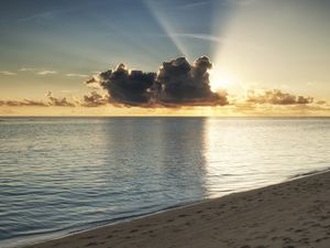 Preview wallpaper maldives, coast, beach, evening, decline, sand, sky, clouds