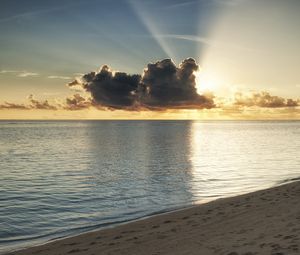 Preview wallpaper maldives, coast, beach, evening, decline, sand, sky, clouds