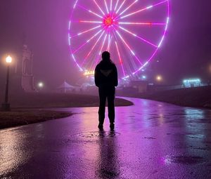 Preview wallpaper man, alone, ferris wheel, neon, fog, night