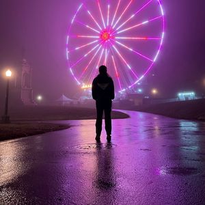 Preview wallpaper man, alone, ferris wheel, neon, fog, night