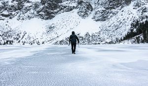Preview wallpaper man, alone, loneliness, mountains, snow, winter