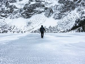 Preview wallpaper man, alone, loneliness, mountains, snow, winter