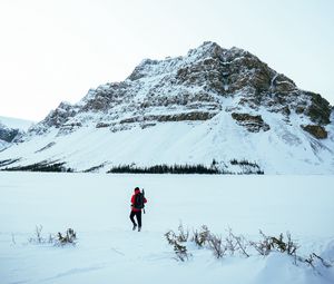 Preview wallpaper man, alone, mountain, snow, travel