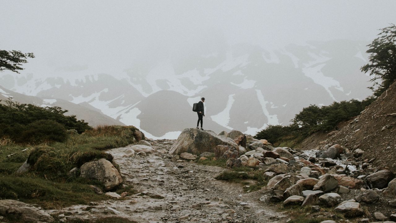 Wallpaper man, alone, mountains, road, fog