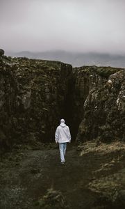 Preview wallpaper man, alone, rock, gorge