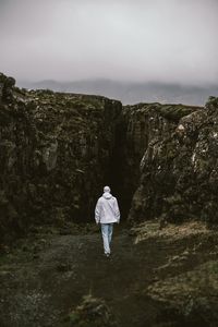 Preview wallpaper man, alone, rock, gorge