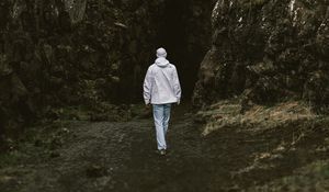 Preview wallpaper man, alone, rock, gorge