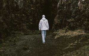 Preview wallpaper man, alone, rock, gorge