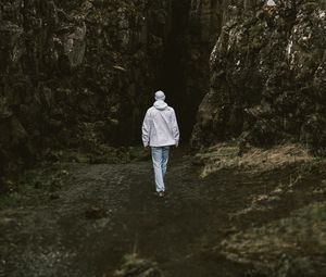 Preview wallpaper man, alone, rock, gorge