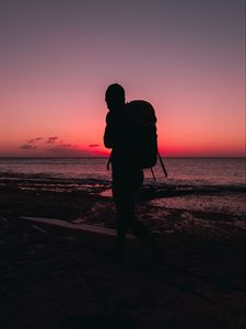 Preview wallpaper man, backpack, silhouette, beach, dark