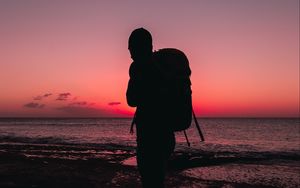 Preview wallpaper man, backpack, silhouette, beach, dark