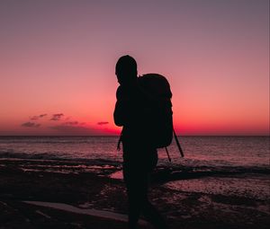 Preview wallpaper man, backpack, silhouette, beach, dark