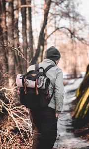 Preview wallpaper man, backpack, tourist, travel, nature