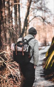 Preview wallpaper man, backpack, tourist, travel, nature