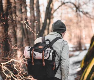 Preview wallpaper man, backpack, tourist, travel, nature