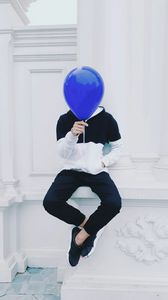 Preview wallpaper man, balloon, face