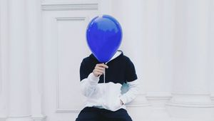 Preview wallpaper man, balloon, face