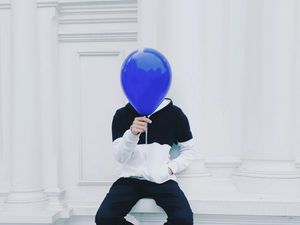 Preview wallpaper man, balloon, face