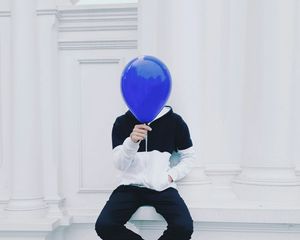 Preview wallpaper man, balloon, face