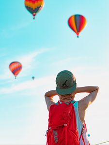 Preview wallpaper man, balloons, sky, cap, backpack