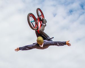 Preview wallpaper man, bicycle, backflip, jumping, sports, extreme