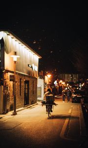 Preview wallpaper man, bike, courier, street, lights, night