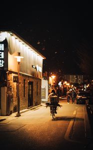 Preview wallpaper man, bike, courier, street, lights, night