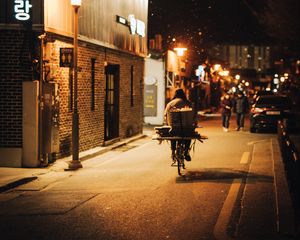 Preview wallpaper man, bike, courier, street, lights, night