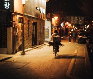 Preview wallpaper man, bike, courier, street, lights, night