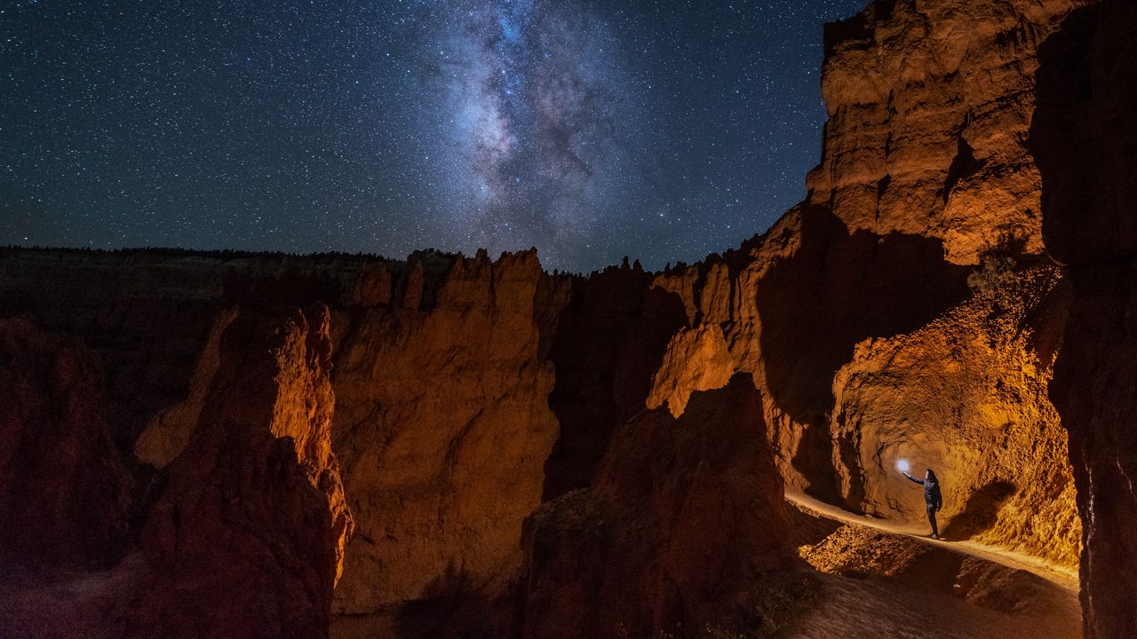 Wallpaper man, canyon, night, glow