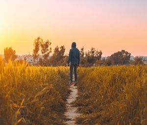 Preview wallpaper man, field, path, grass, rabat, morocco