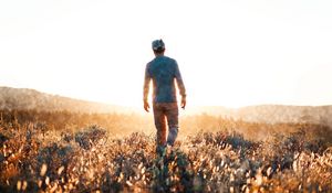Preview wallpaper man, field, sunlight, light, bright