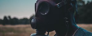 Preview wallpaper man, gas mask, mask, dark