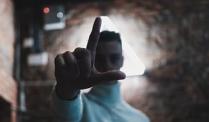 Preview wallpaper man, hand, fingers, gesture