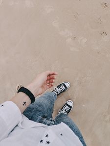 Preview wallpaper man, hand, tattoo, legs, beach